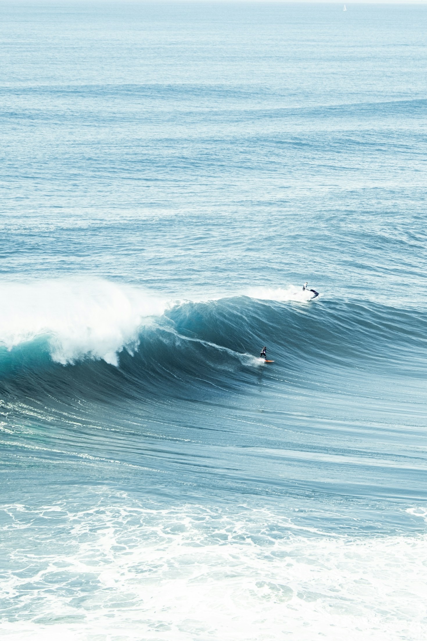 Como se preparar para surfar em Nazaré